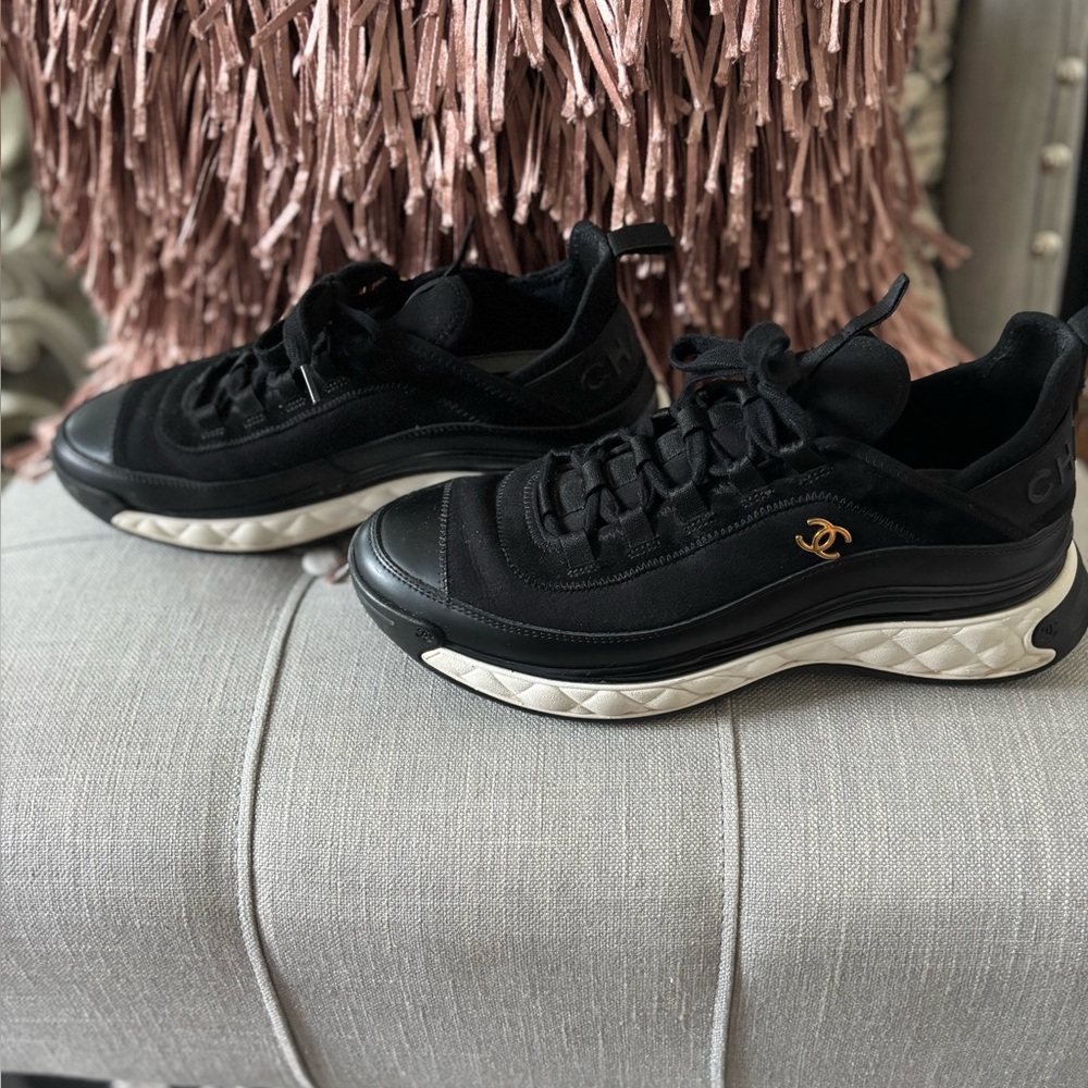 Chanel sneakers size 41 Fabric & Calfskin
White & Black